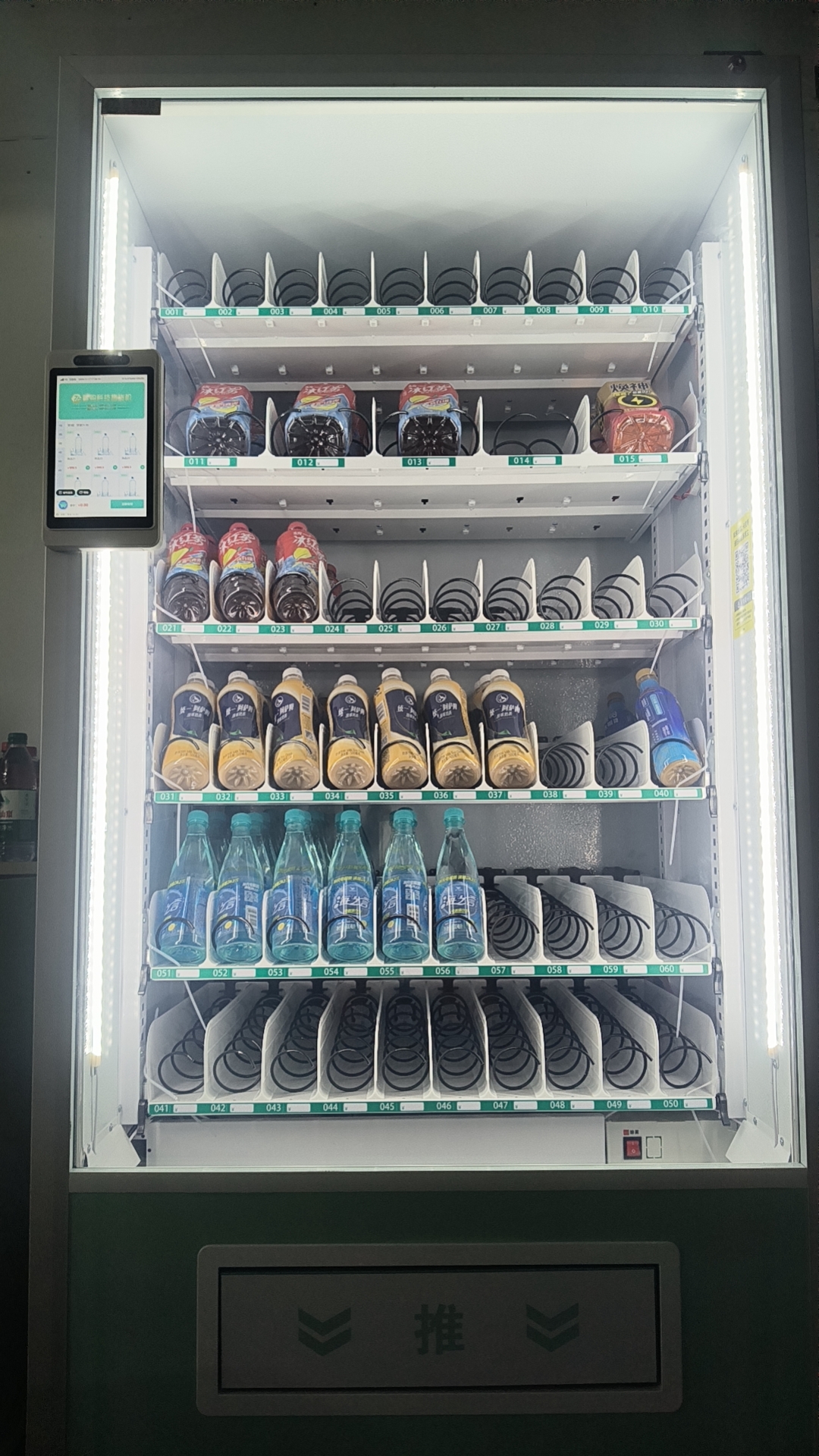 《智購(gòu)科技自動(dòng)售貨機(jī)的維護(hù)與保養(yǎng)：延長(zhǎng)使用壽命的關(guān)鍵》